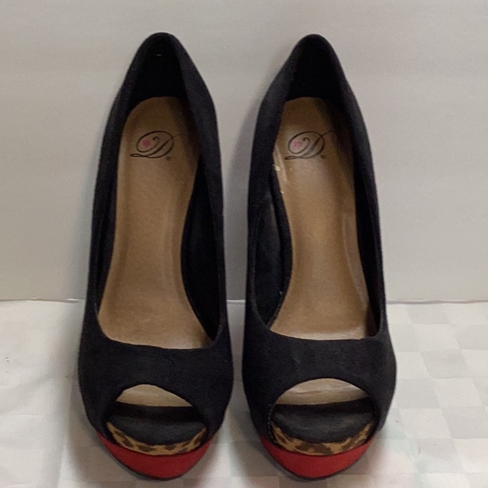 D ❤️, size 7, black, red heel, leopard accent, faux suede, 5.5” wide heel